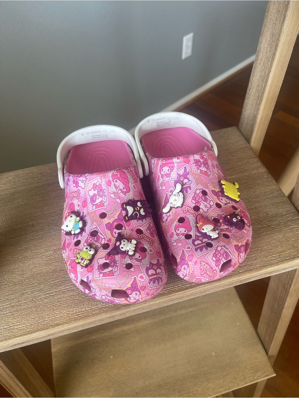 Crocs X Sanrio Hello Kitty & Friends Clogs Comic Pink Charms Kids 4Y Water Shoes